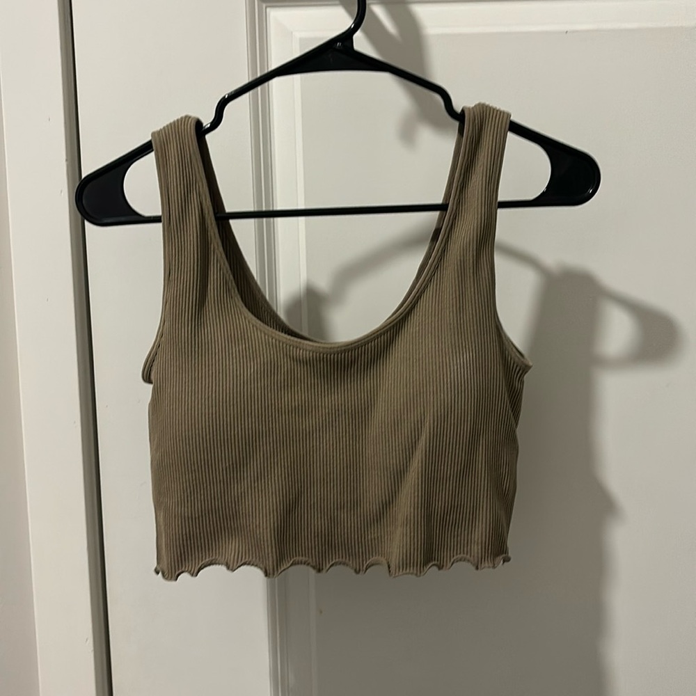 Soft athleisure tank crop top, size large